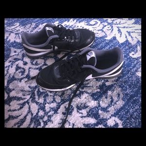 Nike size 9 shoes